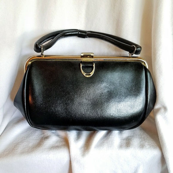 Meet your Posher, Kelly - Picture 2 of 4